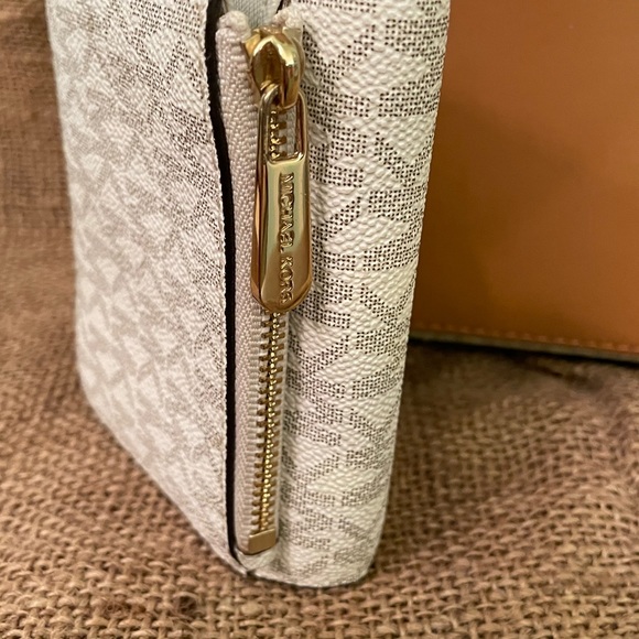 Med. Park satchel/crossbody w/ wallet - Picture 14 of 14